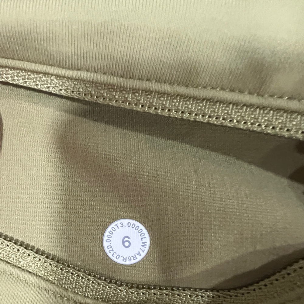 Lululemon Speed Up Shorts - Picture 6 of 7